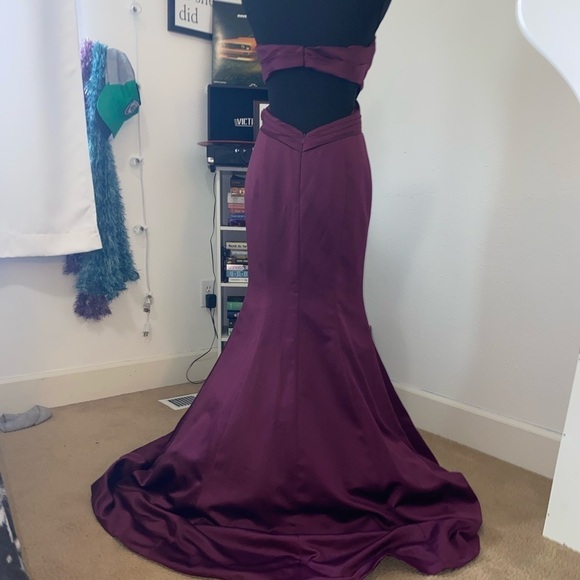 La Femme Royal Satin Purple Strapless Sweetheart Prom Gown size 4 - Picture 4 of 9